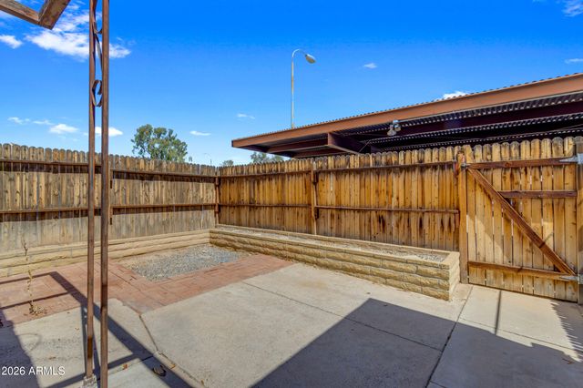 2221 W FARMDALE Avenue 17, Mesa, AZ 85202