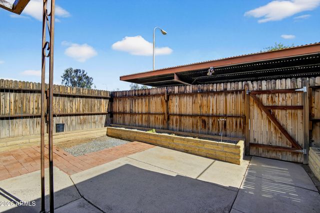 2221 W FARMDALE Avenue 17, Mesa, AZ 85202