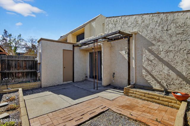 2221 W FARMDALE Avenue 17, Mesa, AZ 85202