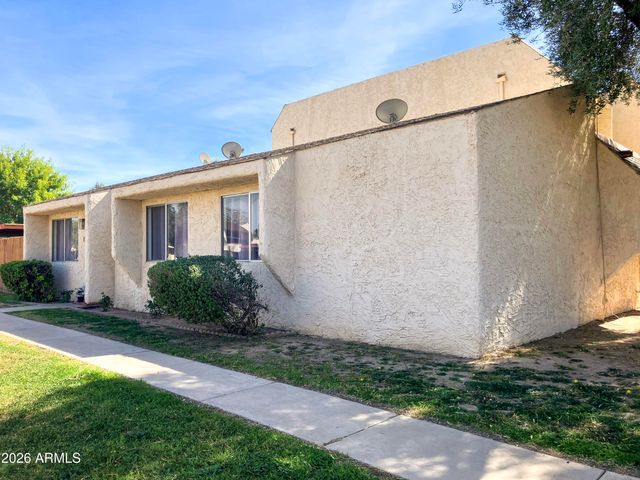 2221 W FARMDALE Avenue 17, Mesa, AZ 85202