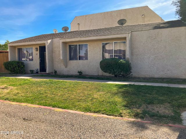 2221 W FARMDALE Avenue 17, Mesa, AZ 85202