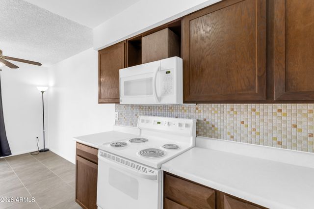 2221 W FARMDALE Avenue 17, Mesa, AZ 85202