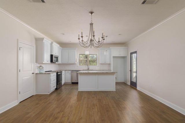 46 Canal Dr., Hattiesburg, MS 39402