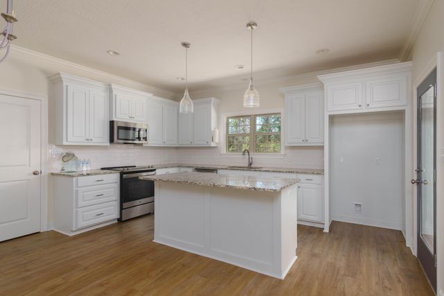 46 Canal Dr., Hattiesburg, MS 39402