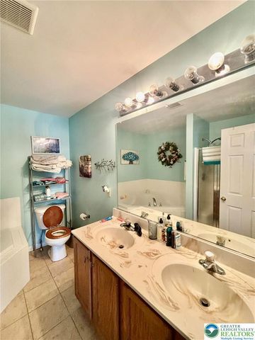 229 Patterson Walk, Forks Twp, PA 18040