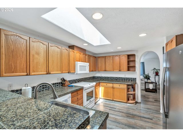 389 Nw SADIE Ct, Hillsboro, OR 97124