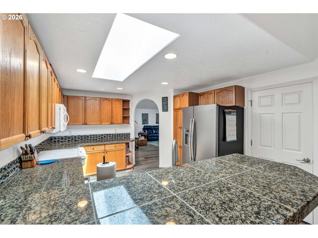 389 Nw SADIE Ct, Hillsboro, OR 97124