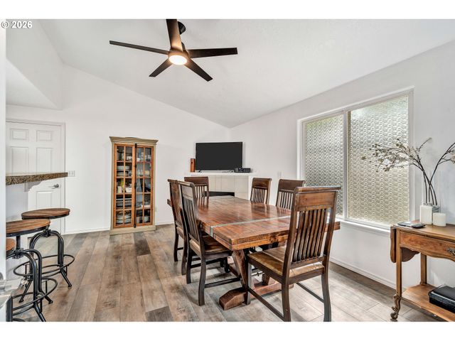 389 Nw SADIE Ct, Hillsboro, OR 97124