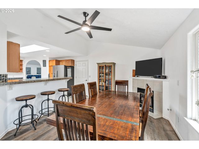 389 Nw SADIE Ct, Hillsboro, OR 97124