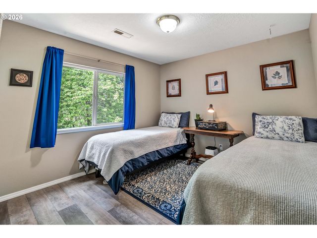 389 Nw SADIE Ct, Hillsboro, OR 97124
