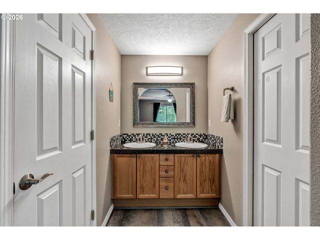 389 Nw SADIE Ct, Hillsboro, OR 97124