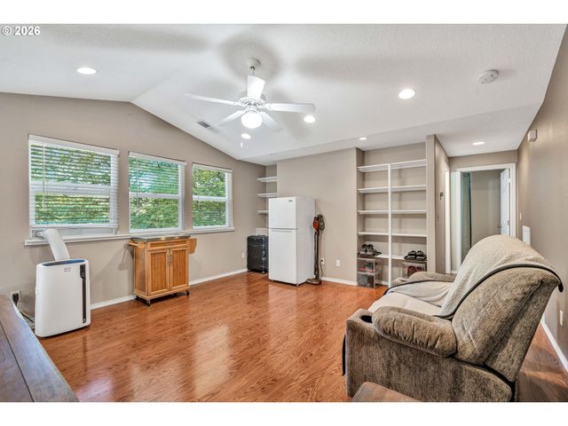 389 Nw SADIE Ct, Hillsboro, OR 97124