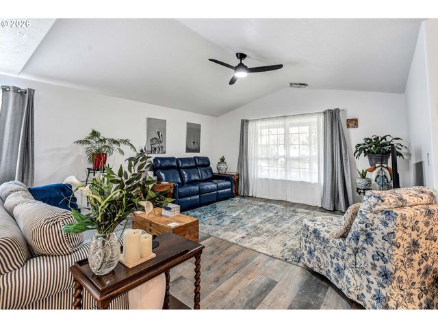 389 Nw SADIE Ct, Hillsboro, OR 97124