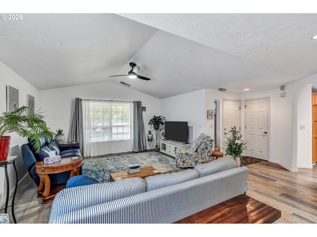 389 Nw SADIE Ct, Hillsboro, OR 97124