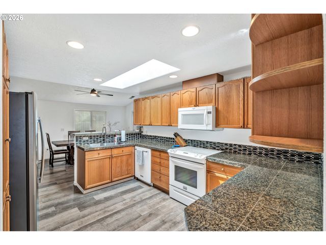 389 Nw SADIE Ct, Hillsboro, OR 97124