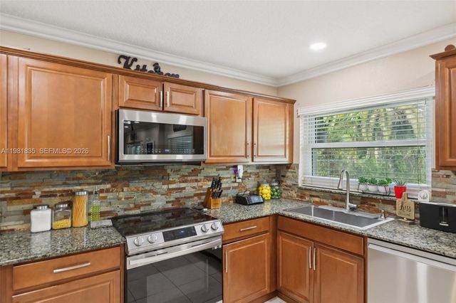 11573 NW 39th Pl, Coral Springs, FL 33065