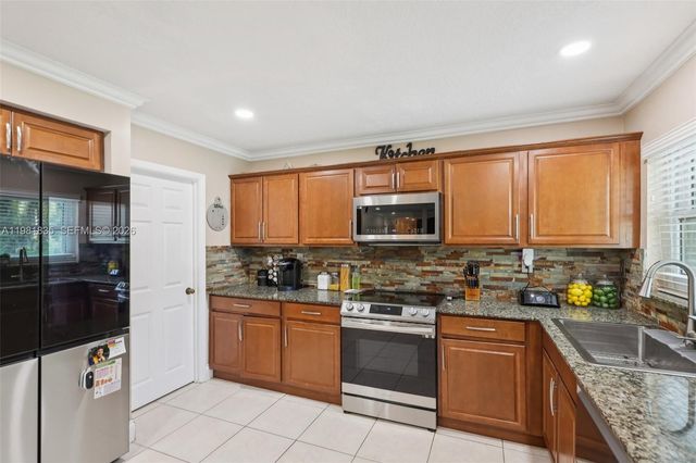11573 NW 39th Pl, Coral Springs, FL 33065