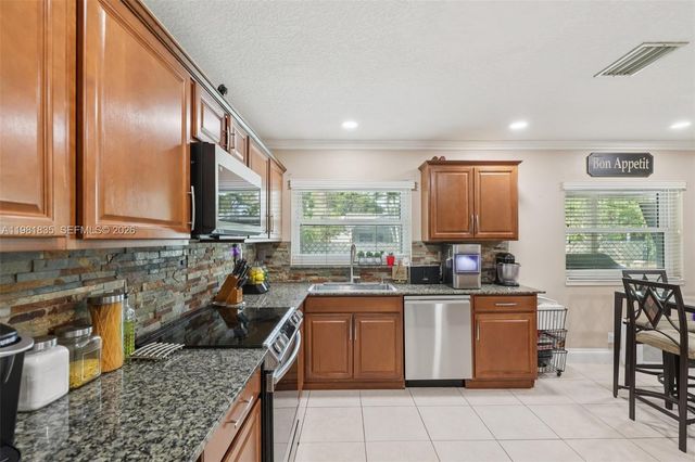 11573 NW 39th Pl, Coral Springs, FL 33065