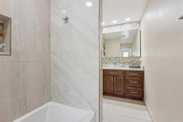 11573 NW 39th Pl, Coral Springs, FL 33065