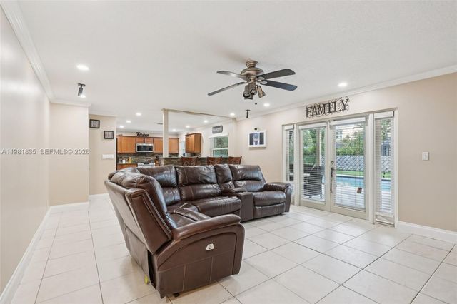 11573 NW 39th Pl, Coral Springs, FL 33065