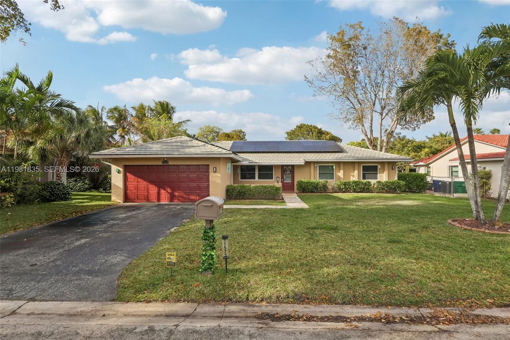 11573 NW 39th Pl, Coral Springs, FL 33065