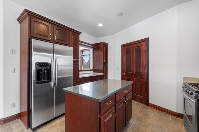 145 Victoria CIRCLE, Union Grove, WI 53182