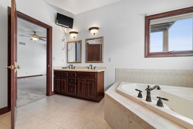 145 Victoria CIRCLE, Union Grove, WI 53182