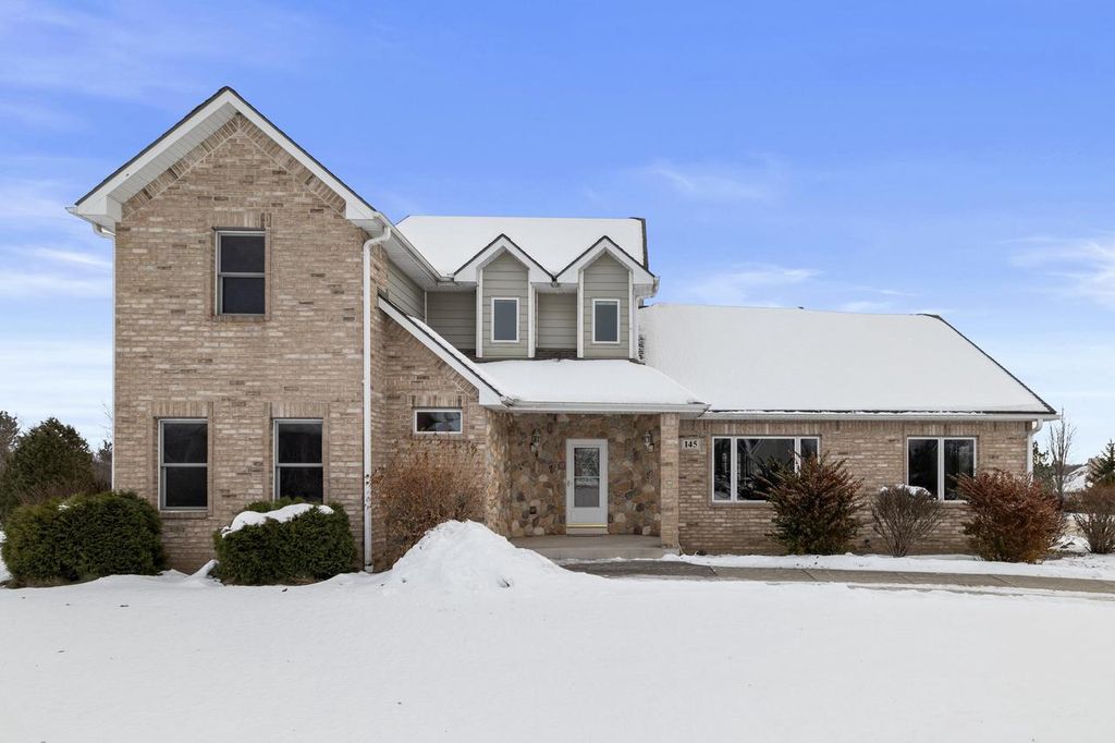 145 Victoria CIRCLE, Union Grove, WI 53182