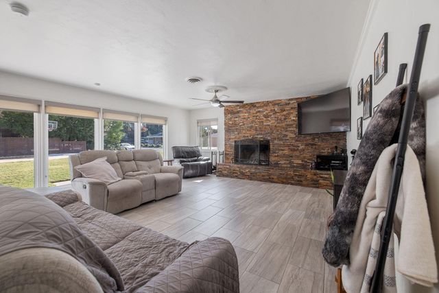 1420 W Meadow Avenue, Visalia, CA 93277