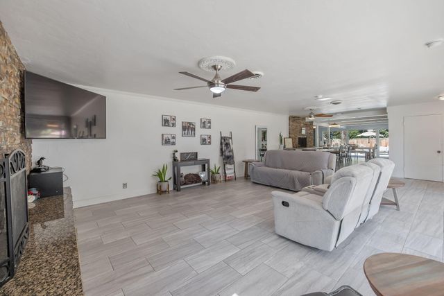 1420 W Meadow Avenue, Visalia, CA 93277