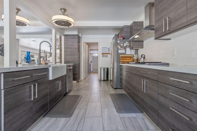 1420 W Meadow Avenue, Visalia, CA 93277