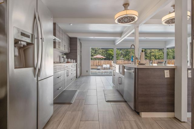 1420 W Meadow Avenue, Visalia, CA 93277