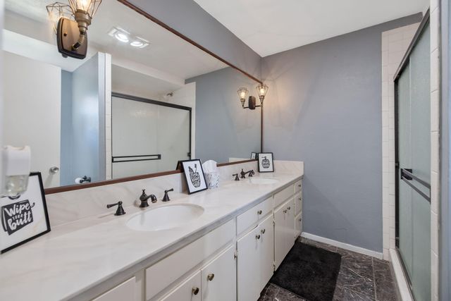 1420 W Meadow Avenue, Visalia, CA 93277