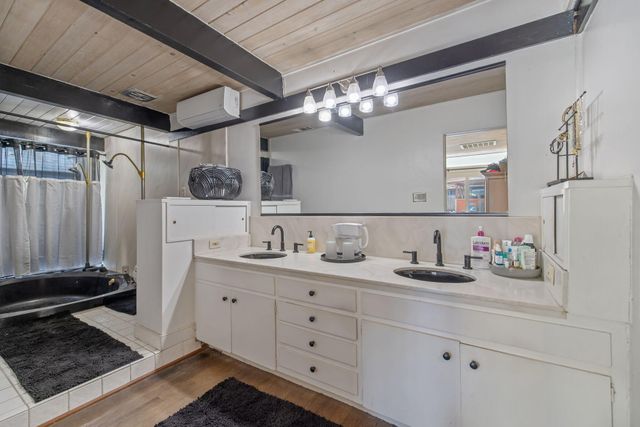 1420 W Meadow Avenue, Visalia, CA 93277