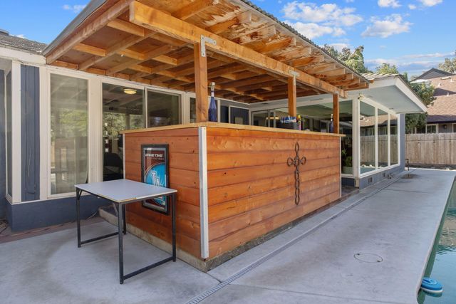 1420 W Meadow Avenue, Visalia, CA 93277