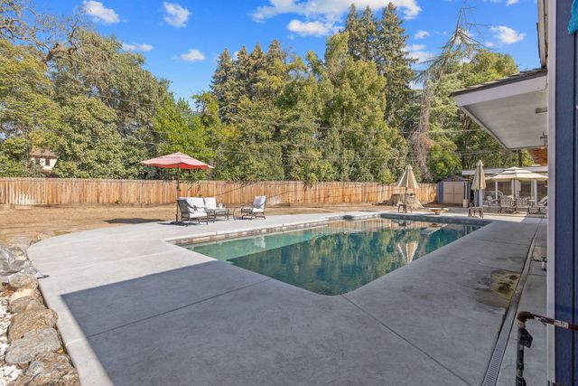 1420 W Meadow Avenue, Visalia, CA 93277