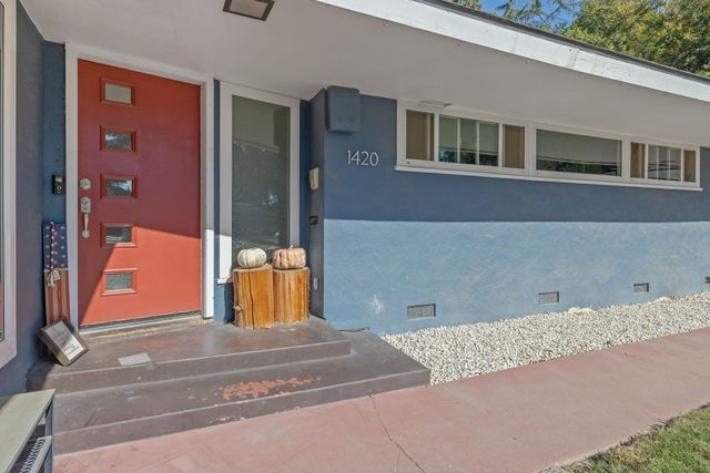 1420 W Meadow Avenue, Visalia, CA 93277