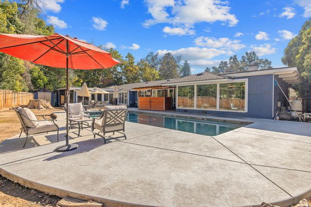 1420 W Meadow Avenue, Visalia, CA 93277