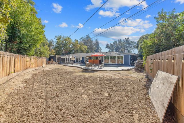 1420 W Meadow Avenue, Visalia, CA 93277