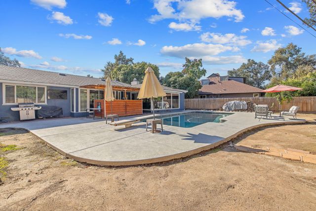 1420 W Meadow Avenue, Visalia, CA 93277