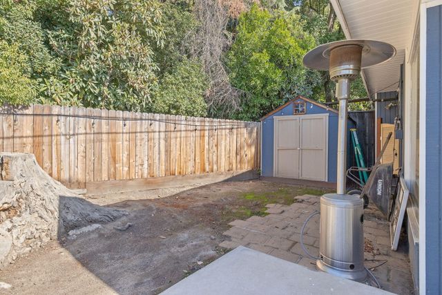 1420 W Meadow Avenue, Visalia, CA 93277