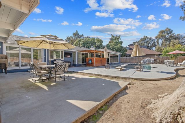 1420 W Meadow Avenue, Visalia, CA 93277