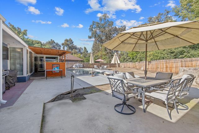 1420 W Meadow Avenue, Visalia, CA 93277