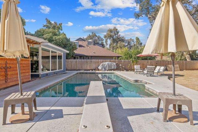 1420 W Meadow Avenue, Visalia, CA 93277