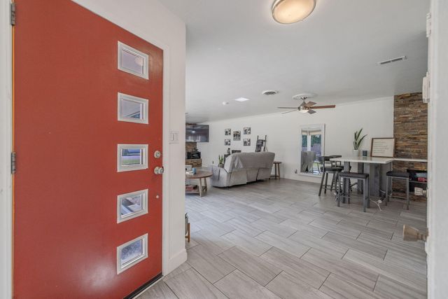 1420 W Meadow Avenue, Visalia, CA 93277