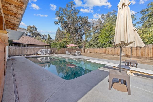 1420 W Meadow Avenue, Visalia, CA 93277