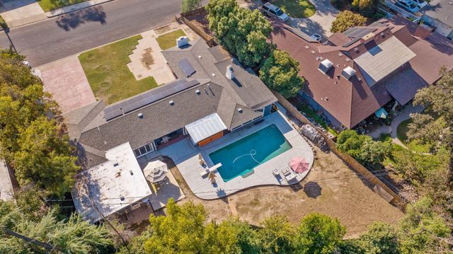 1420 W Meadow Avenue, Visalia, CA 93277