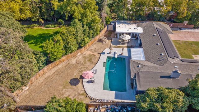 1420 W Meadow Avenue, Visalia, CA 93277