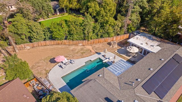 1420 W Meadow Avenue, Visalia, CA 93277