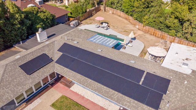 1420 W Meadow Avenue, Visalia, CA 93277